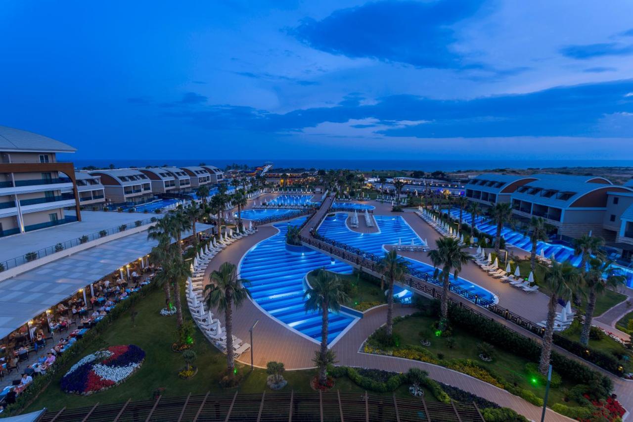Tui Magic Life Jacaranda Hotel Side Exterior foto Aerial view of the complex