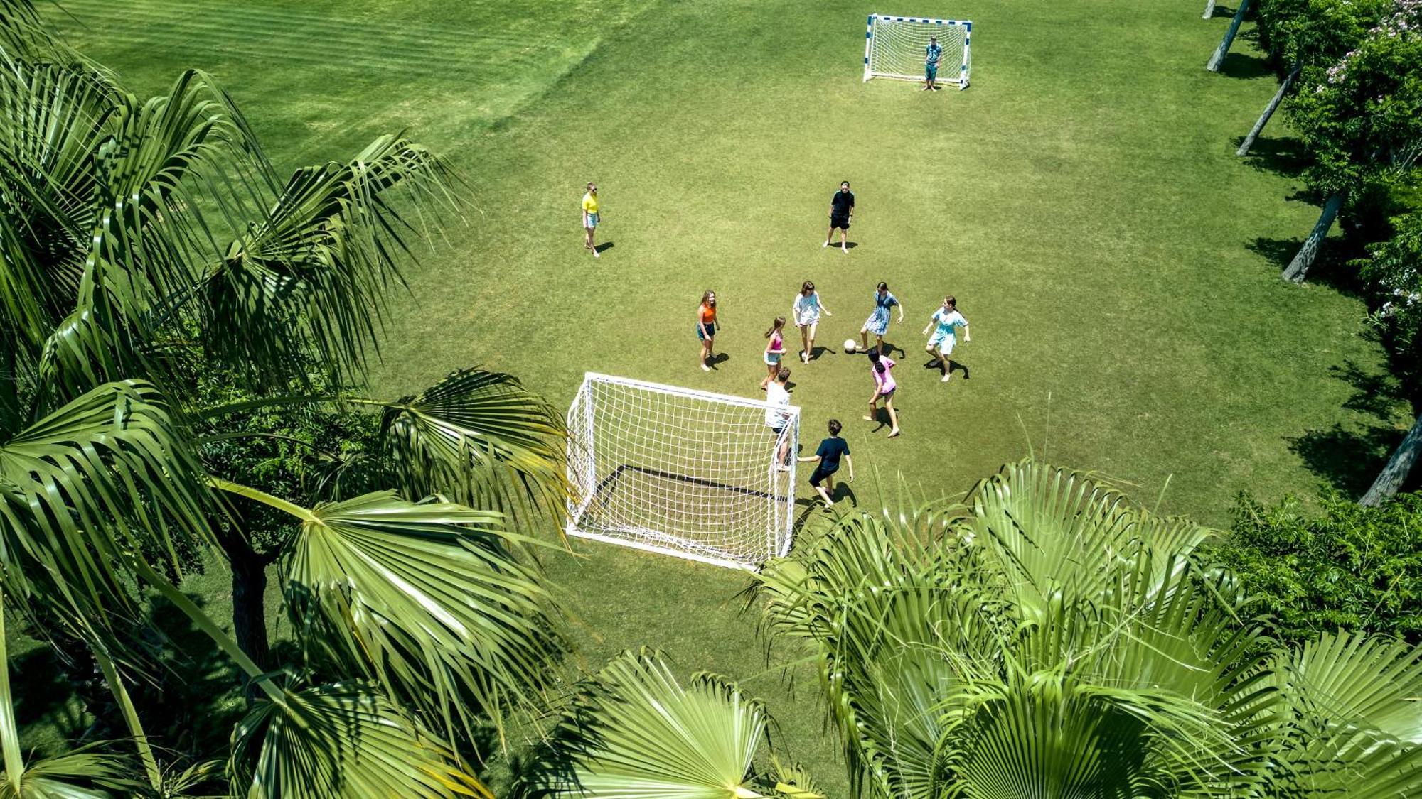 Tui Magic Life Jacaranda Hotel Side Exterior foto A penalty kick