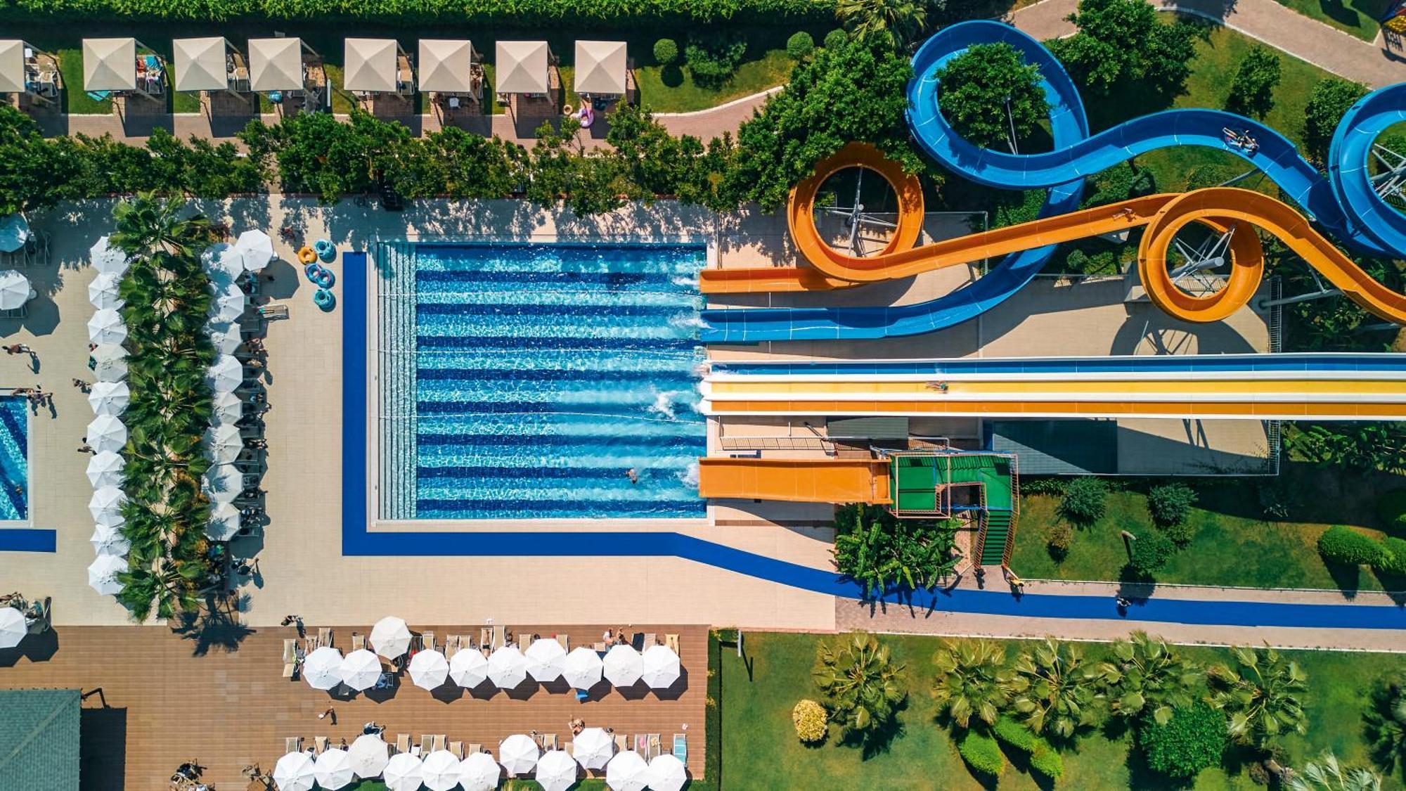 Tui Magic Life Jacaranda Hotel Side Exterior foto Aerial view of the water park