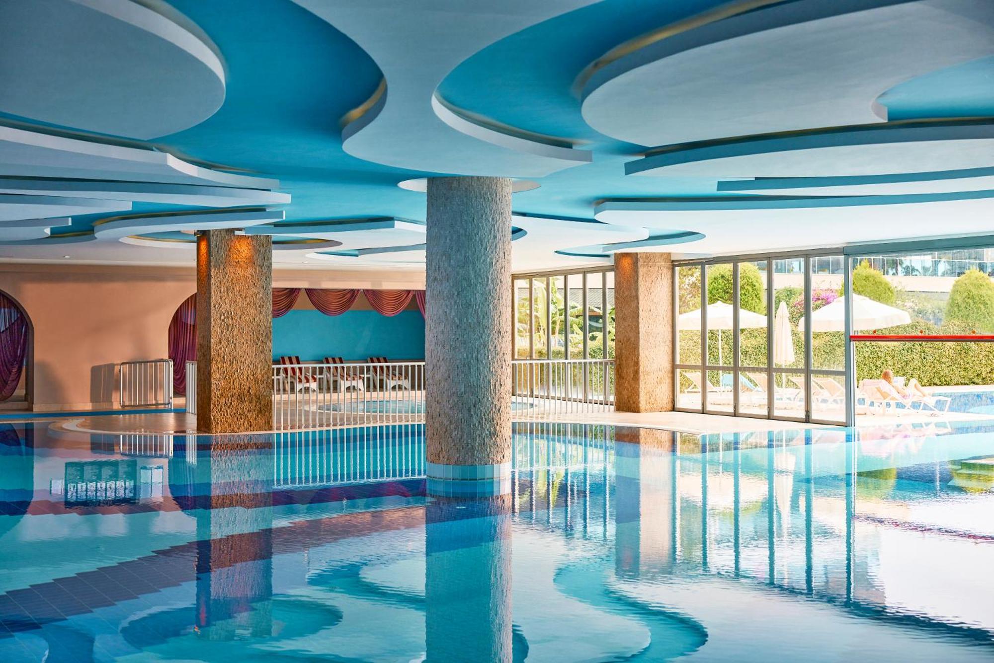 Tui Magic Life Jacaranda Hotel Side Exterior foto The swimming pool at the hotel
